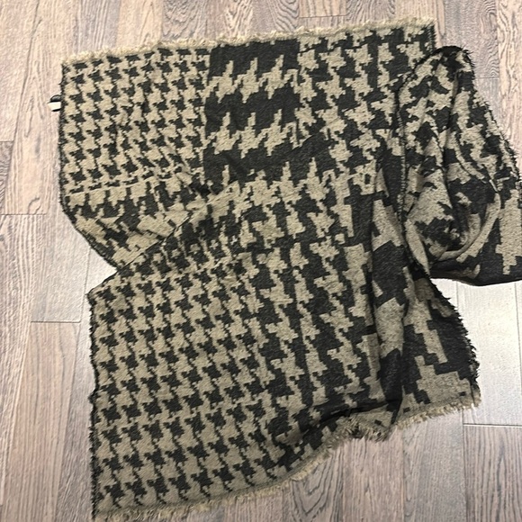 Look Diamond Mosaic wool grey  Reversible Blanket Scarf - Picture 5 of 13